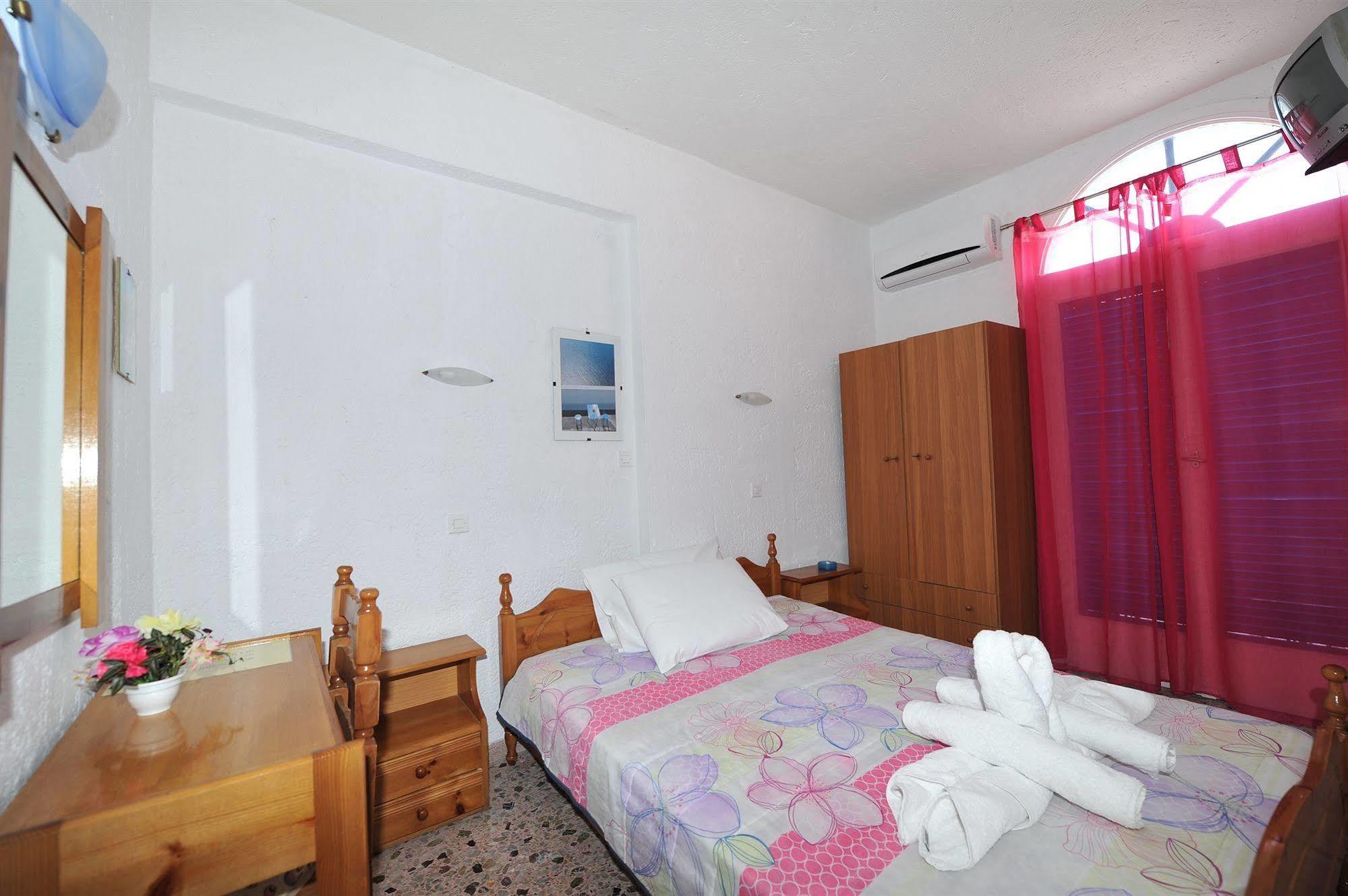 Santa Irini Hotel Perissa  Exterior photo